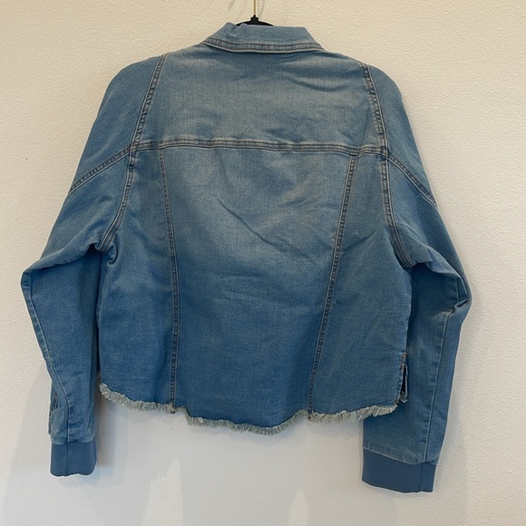 NWT Universal Thread Women’s Adaptive Lined Denim Jacket Size L - Picture 3 of 6